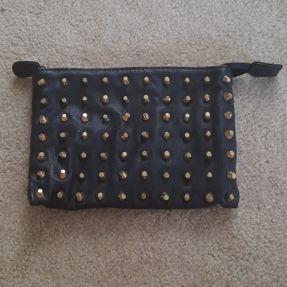 Studded clutch